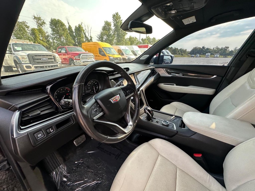 Cadillac XT6 Vehicle Full-screen Gallery Image 17