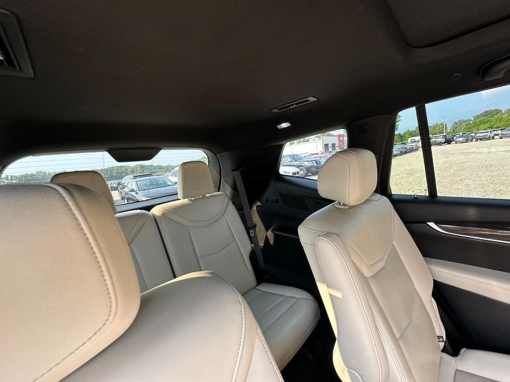 Cadillac XT6 Vehicle Full-screen Gallery Image 18