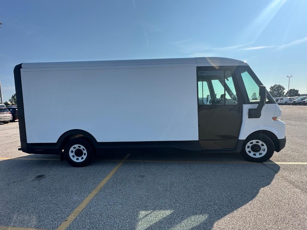 Brightdrop Zevo 600 Vehicle Full-screen Gallery Image 02