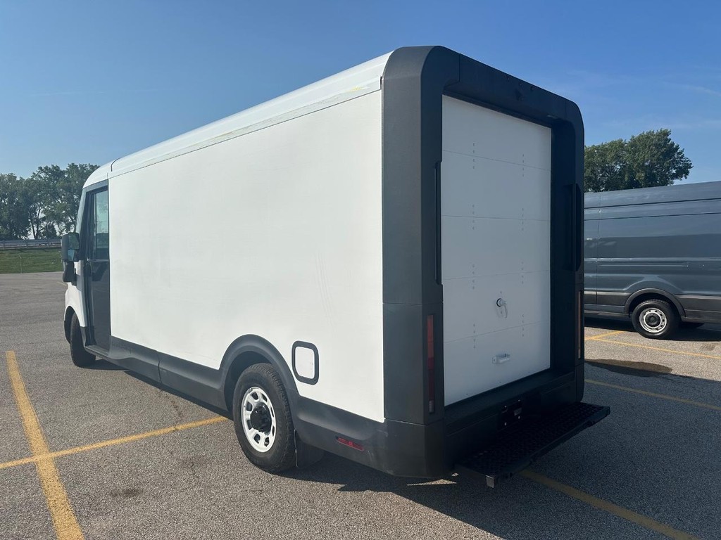 Brightdrop Zevo 600 Vehicle Full-screen Gallery Image 03