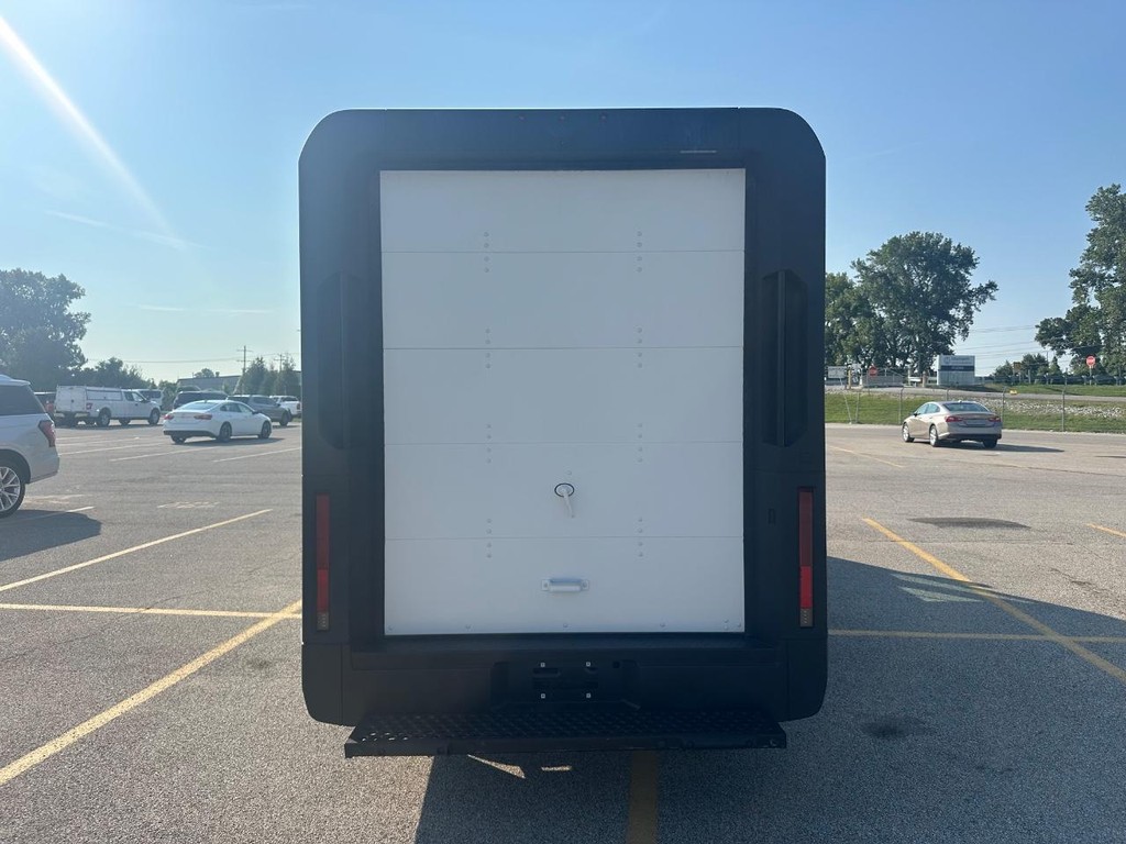 Brightdrop Zevo 600 Vehicle Full-screen Gallery Image 04