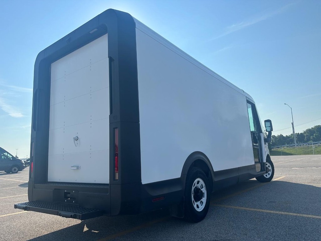 Brightdrop Zevo 600 Vehicle Full-screen Gallery Image 05