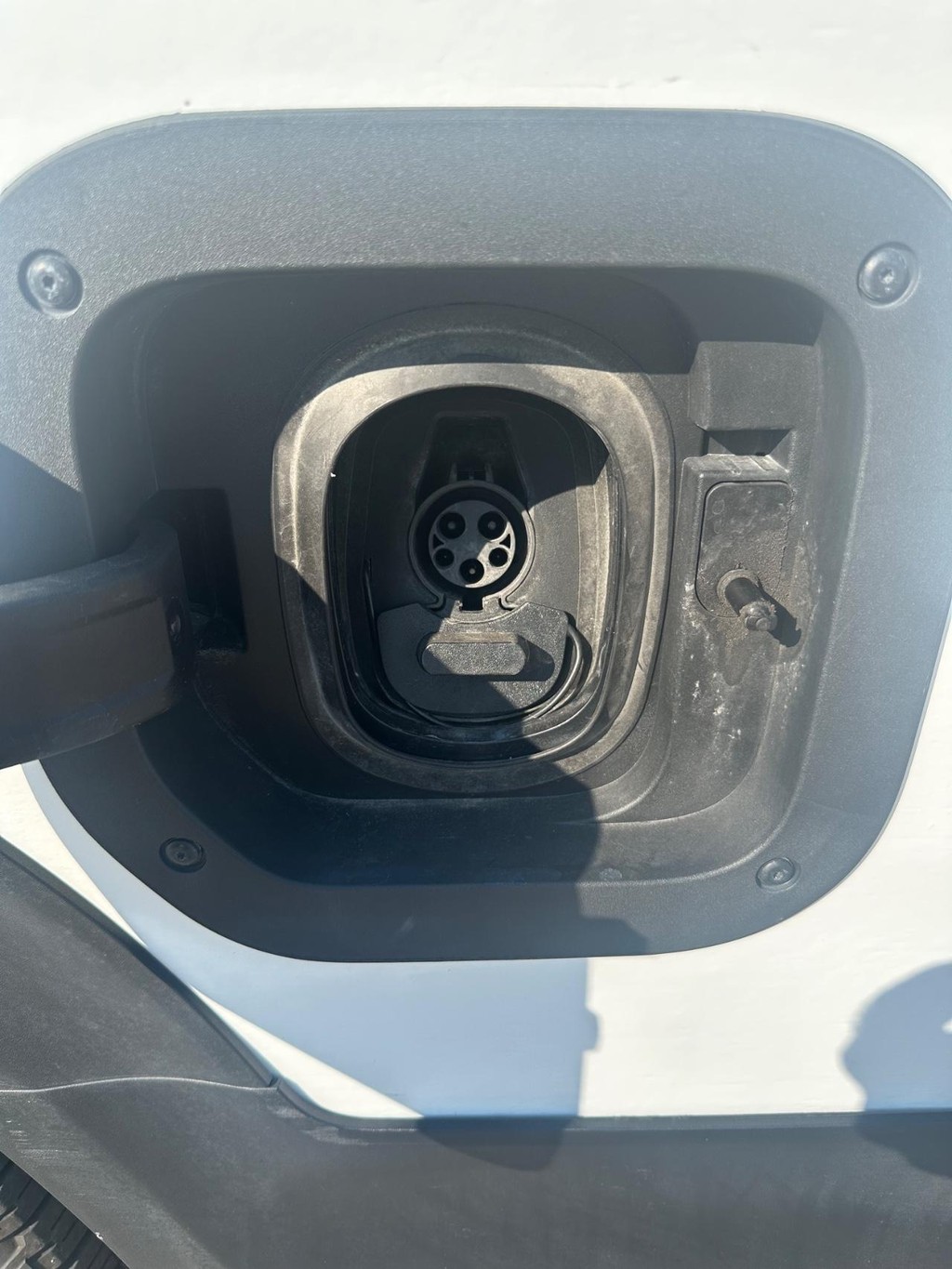 Brightdrop Zevo 600 Vehicle Full-screen Gallery Image 08