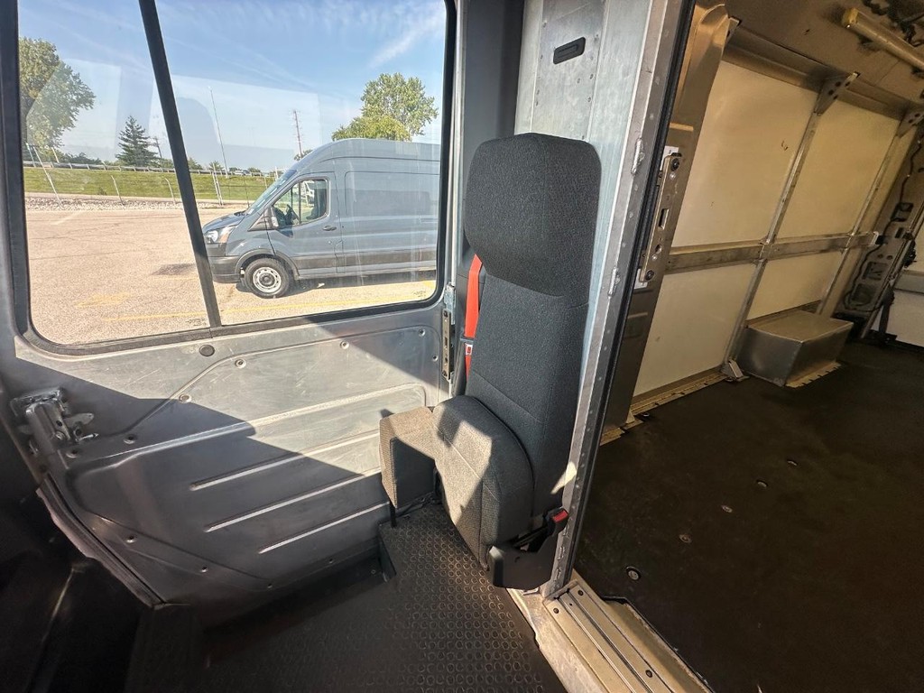 Brightdrop Zevo 600 Vehicle Full-screen Gallery Image 16