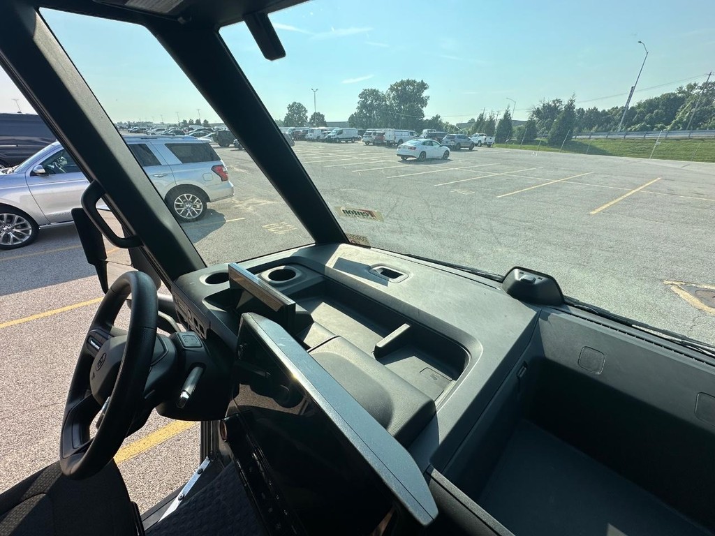 Brightdrop Zevo 600 Vehicle Full-screen Gallery Image 18