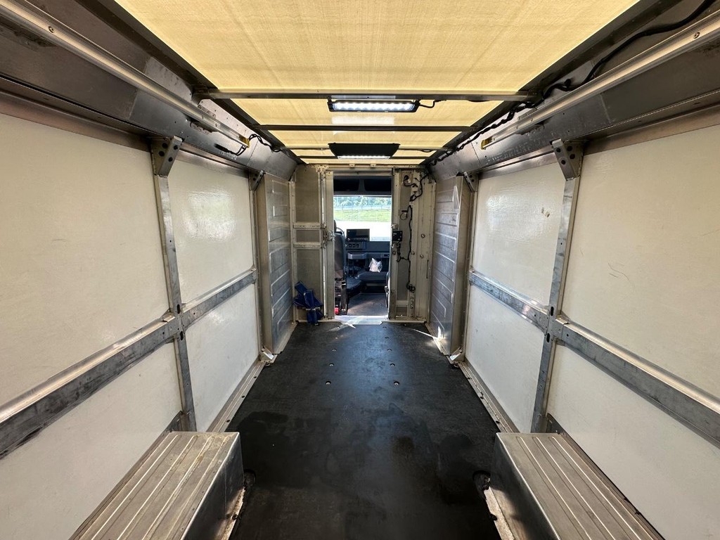 Brightdrop Zevo 600 Vehicle Full-screen Gallery Image 20