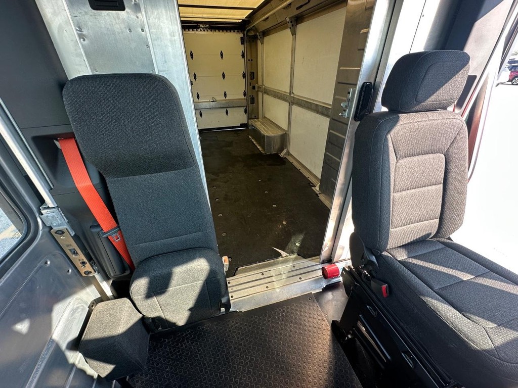 Brightdrop Zevo 600 Vehicle Full-screen Gallery Image 23