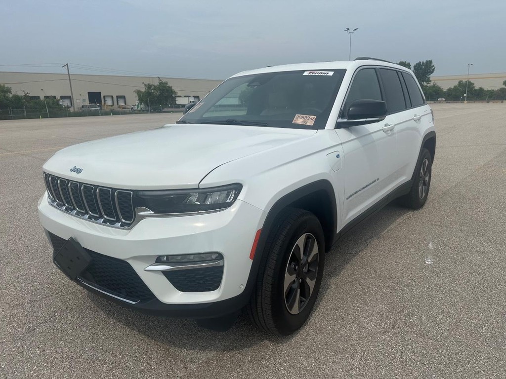 Jeep Grand Cherokee 4xe Vehicle Full-screen Gallery Image 5