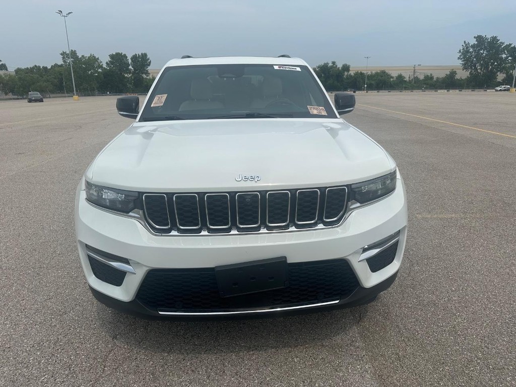 Jeep Grand Cherokee 4xe Vehicle Full-screen Gallery Image 9