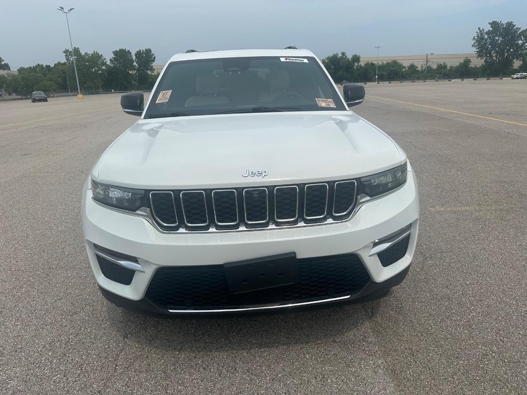 Jeep Grand Cherokee 4xe Vehicle Full-screen Gallery Image 10