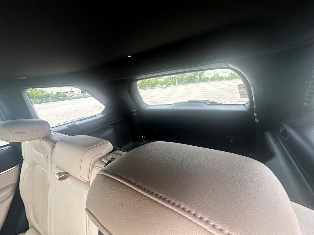 Jeep Grand Cherokee 4xe Vehicle Full-screen Gallery Image 11