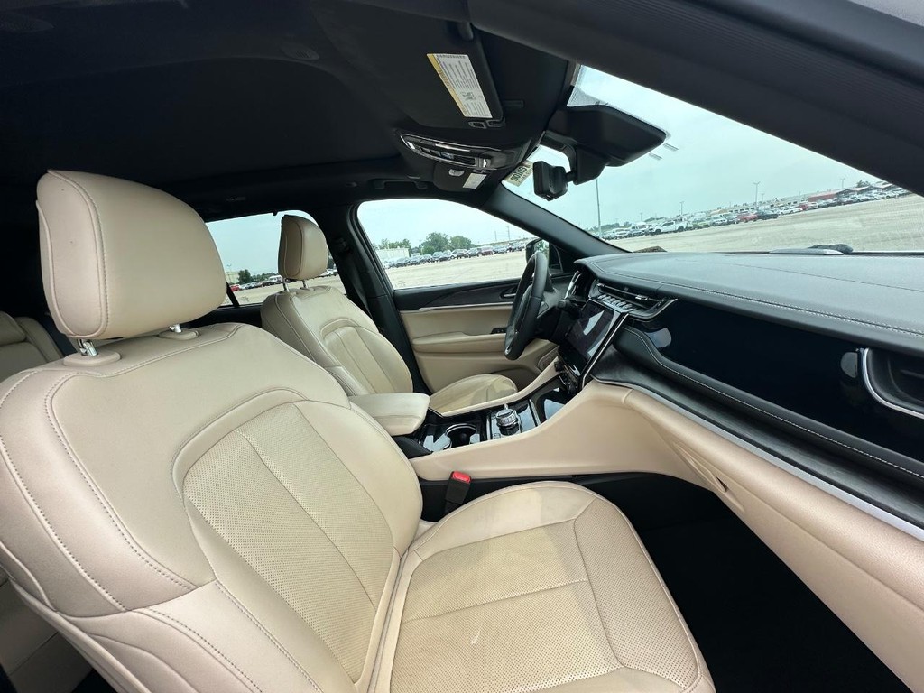 Jeep Grand Cherokee 4xe Vehicle Full-screen Gallery Image 18