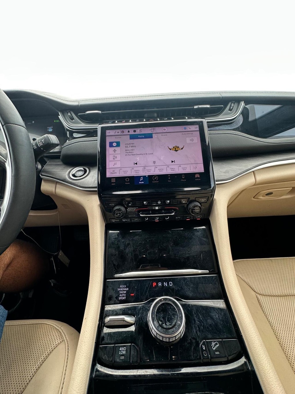 Jeep Grand Cherokee 4xe Vehicle Full-screen Gallery Image 20