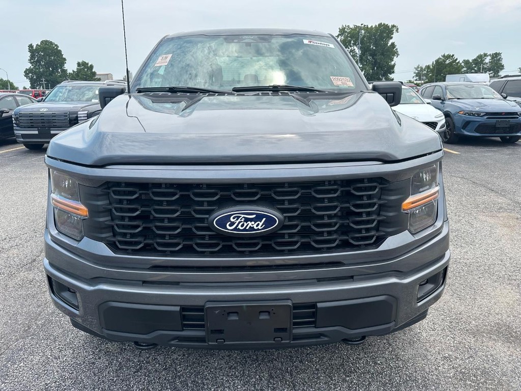 Ford F-150 Vehicle Full-screen Gallery Image 14