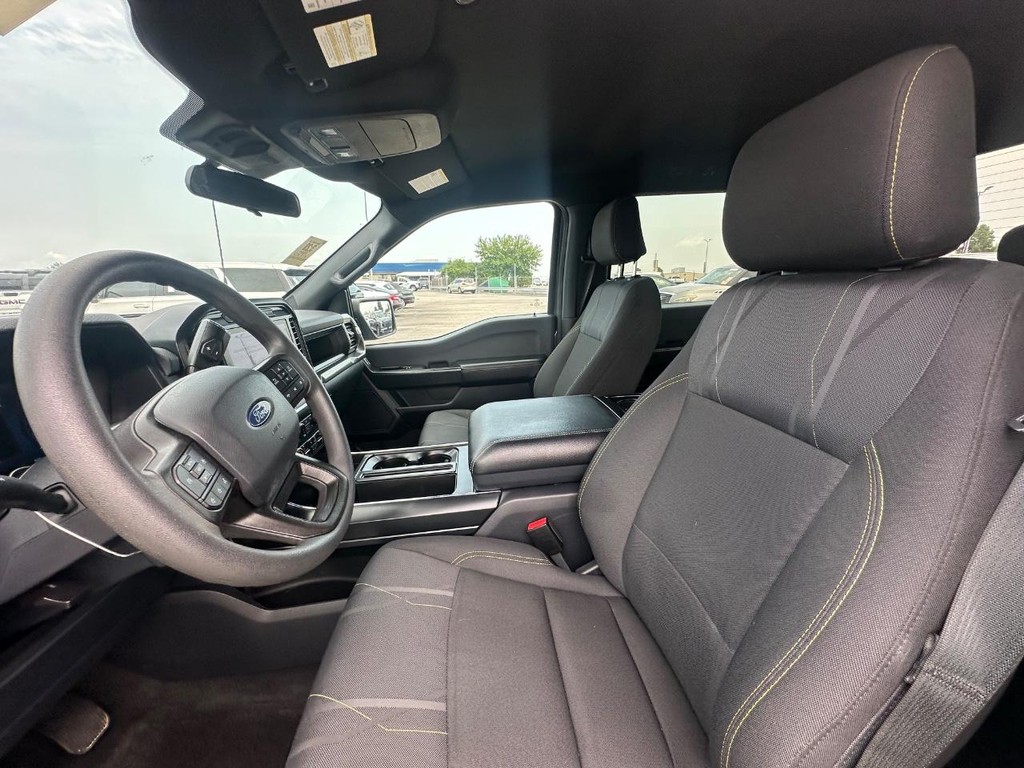Ford F-150 Vehicle Full-screen Gallery Image 16
