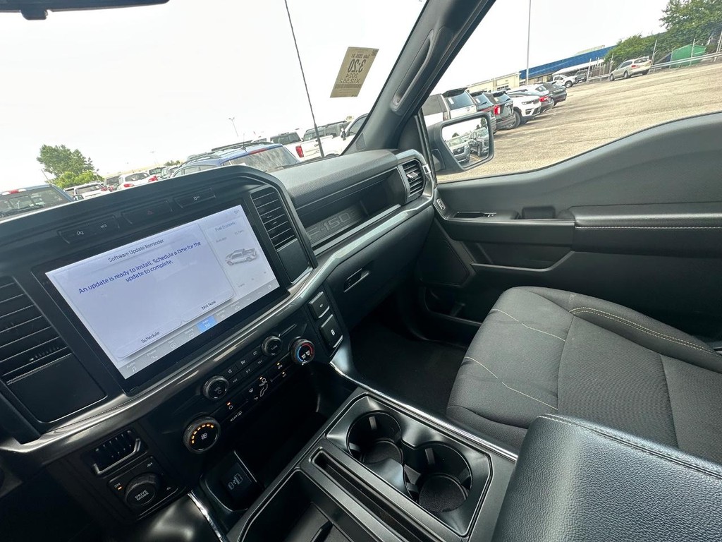Ford F-150 Vehicle Full-screen Gallery Image 18