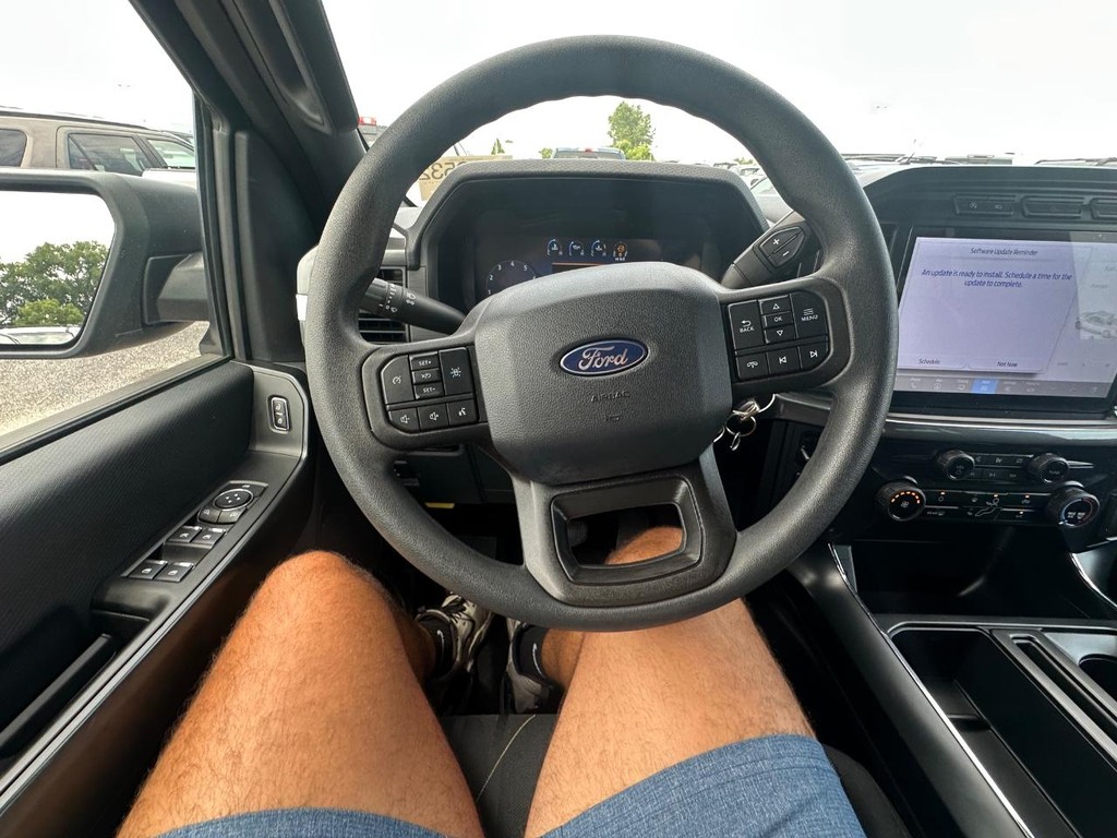 Ford F-150 Vehicle Full-screen Gallery Image 20