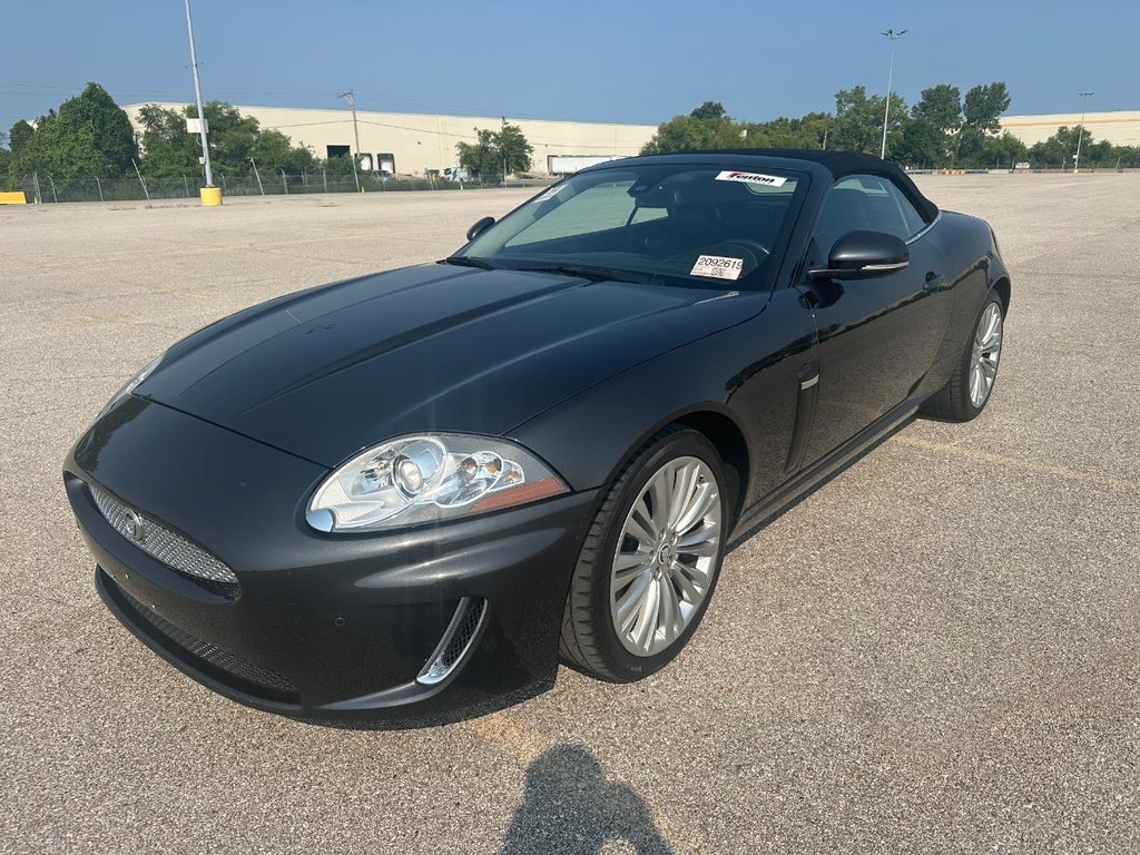 Jaguar XK Vehicle Full-screen Gallery Image 5
