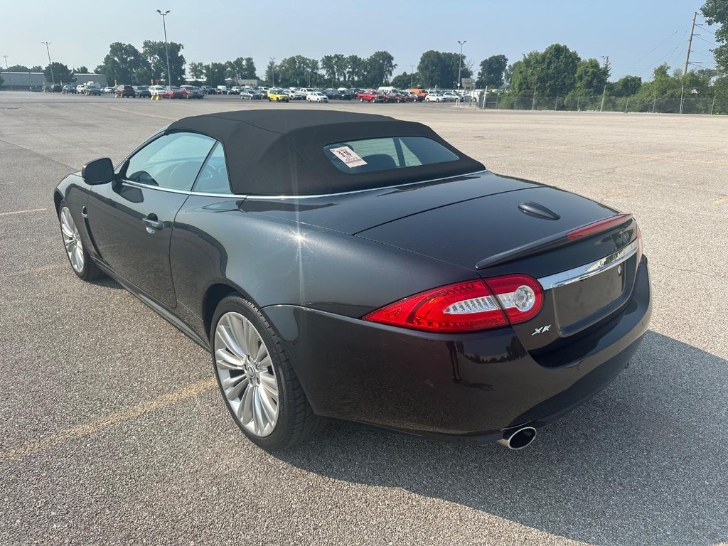 Jaguar XK Vehicle Full-screen Gallery Image 7