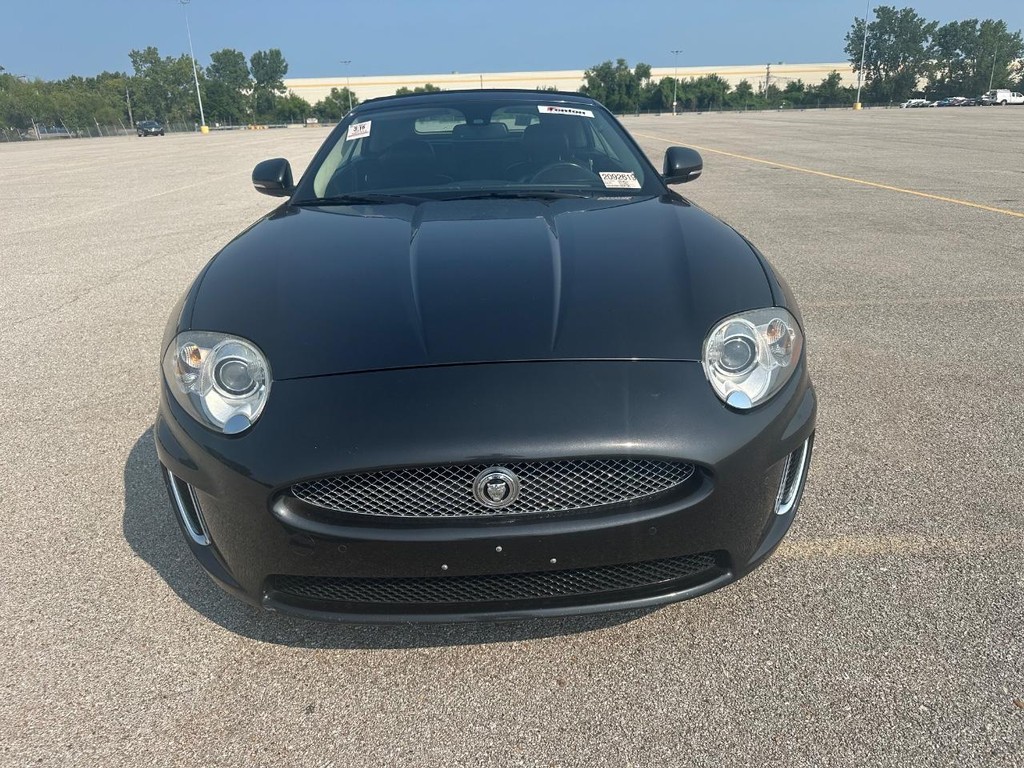 Jaguar XK Vehicle Full-screen Gallery Image 10