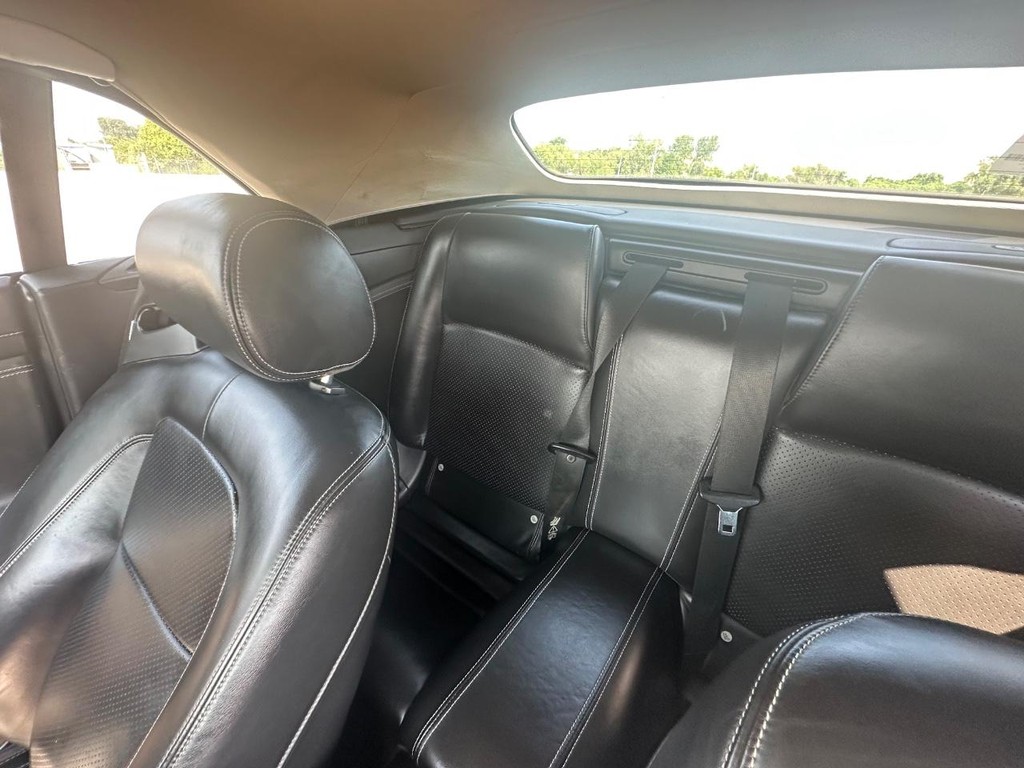Jaguar XK Vehicle Full-screen Gallery Image 14