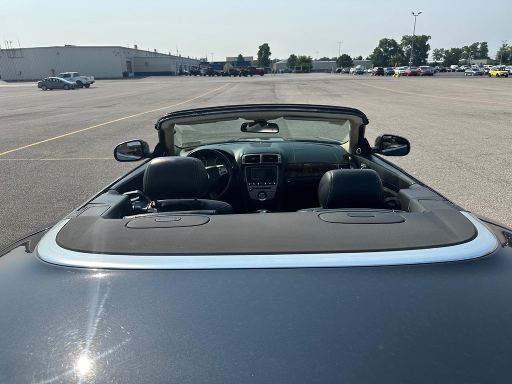 Jaguar XK Vehicle Full-screen Gallery Image 25