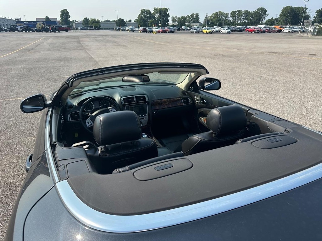 Jaguar XK Vehicle Full-screen Gallery Image 26