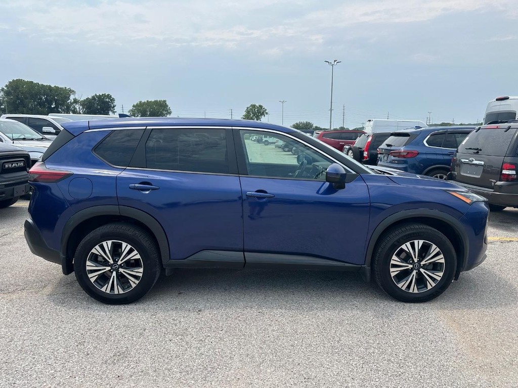 Nissan Rogue Vehicle Full-screen Gallery Image 2