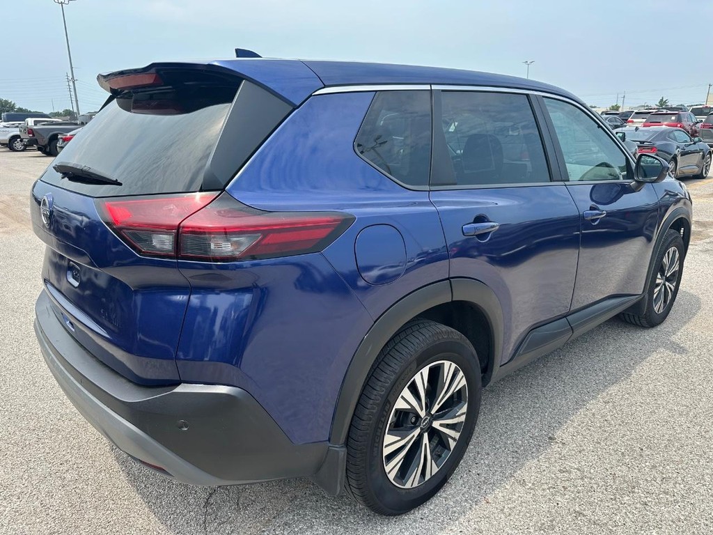 Nissan Rogue Vehicle Full-screen Gallery Image 3