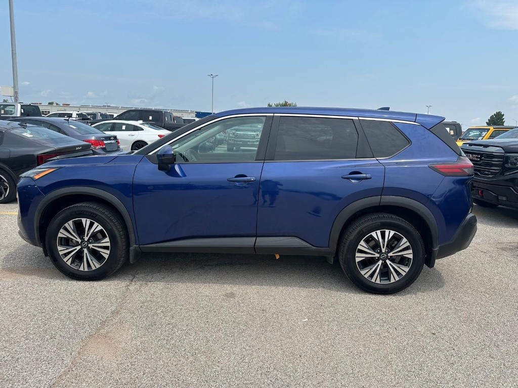 Nissan Rogue Vehicle Full-screen Gallery Image 6
