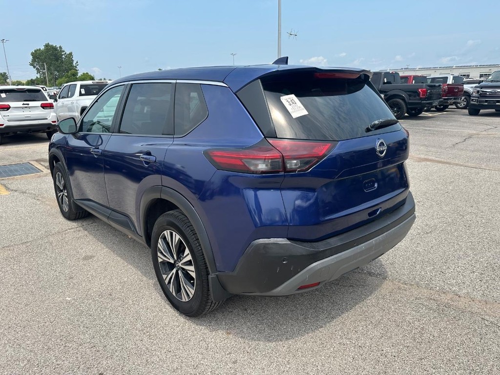 Nissan Rogue Vehicle Full-screen Gallery Image 7