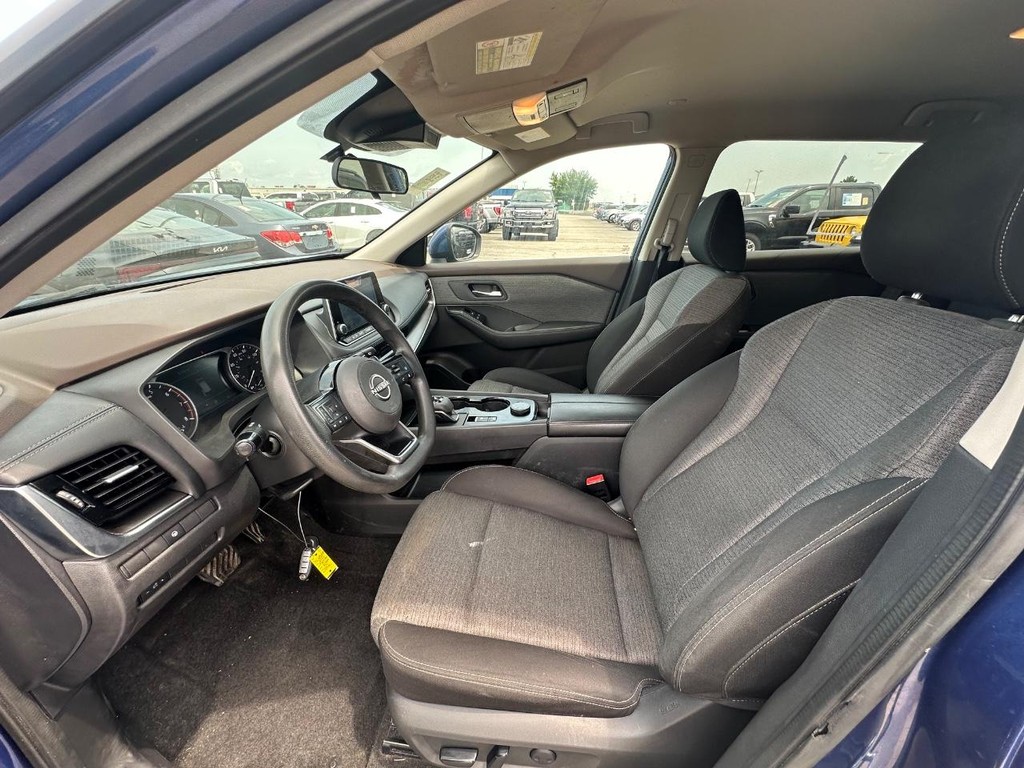 Nissan Rogue Vehicle Full-screen Gallery Image 11