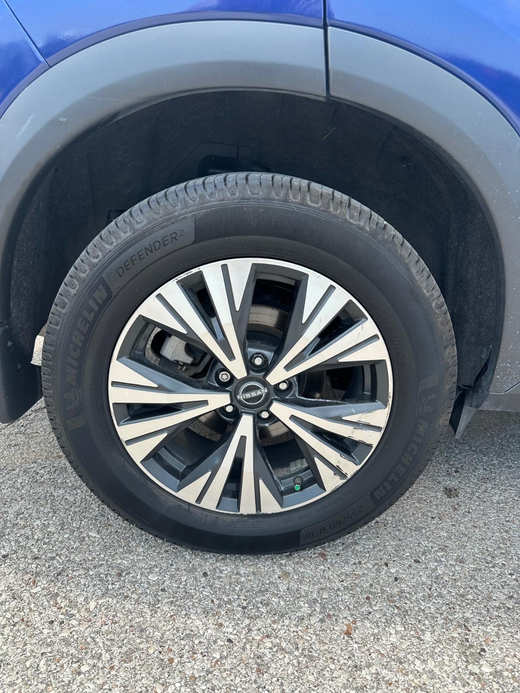 Nissan Rogue Vehicle Full-screen Gallery Image 12