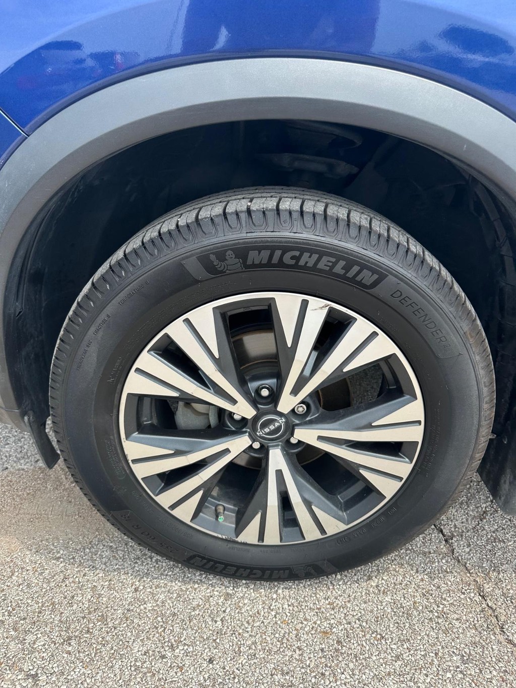 Nissan Rogue Vehicle Full-screen Gallery Image 13