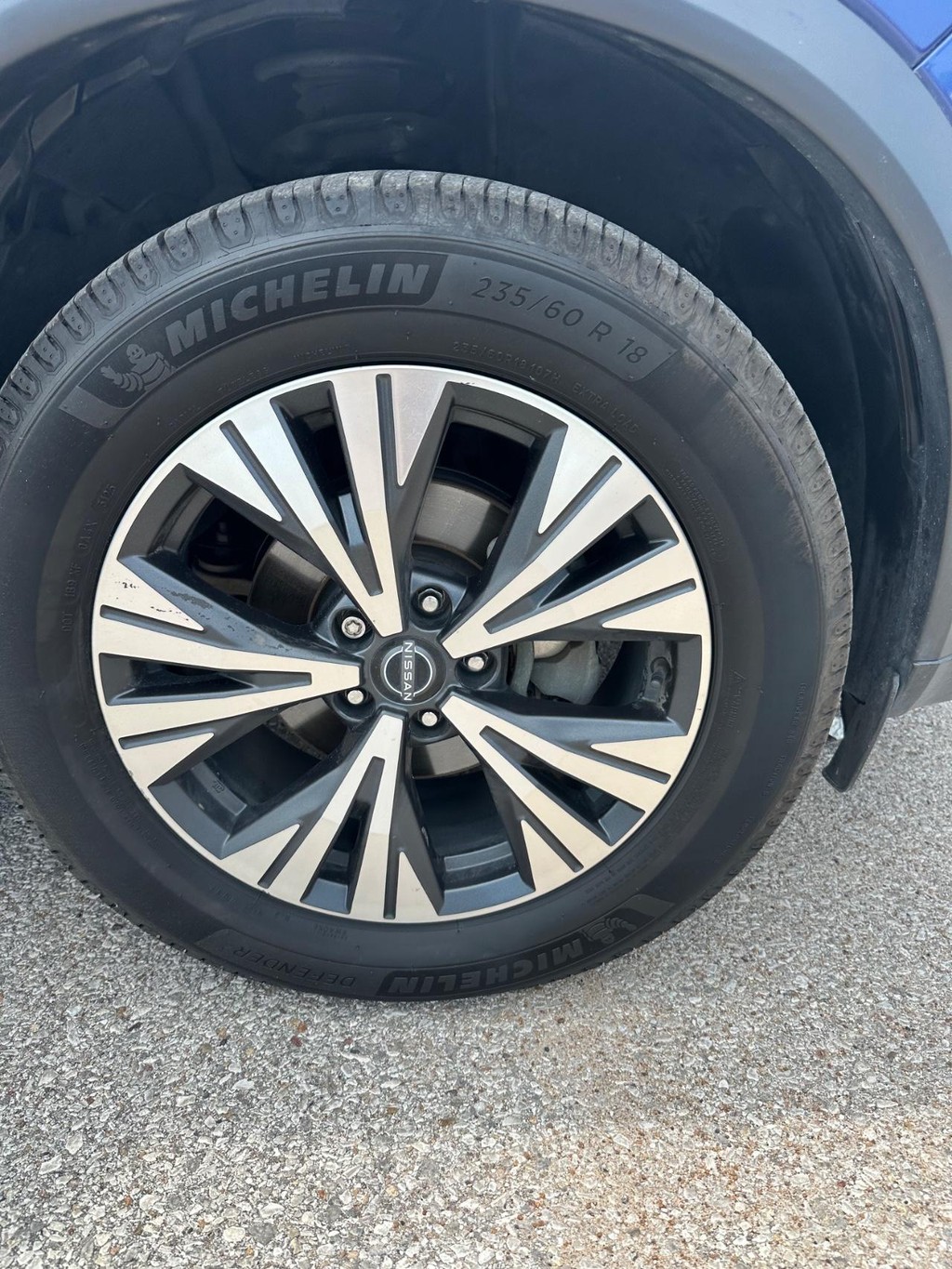 Nissan Rogue Vehicle Full-screen Gallery Image 14