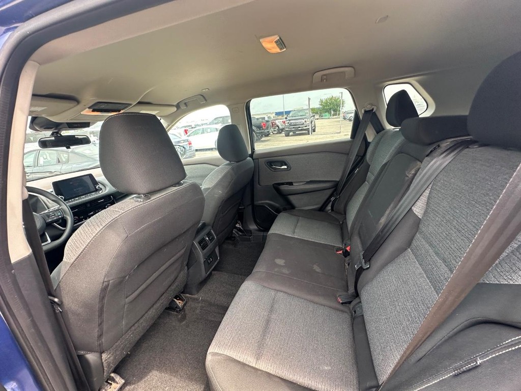 Nissan Rogue Vehicle Full-screen Gallery Image 15