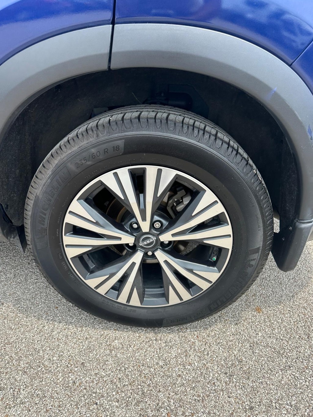 Nissan Rogue Vehicle Full-screen Gallery Image 16
