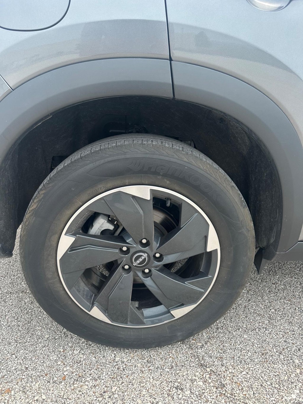 Nissan Rogue Vehicle Full-screen Gallery Image 4