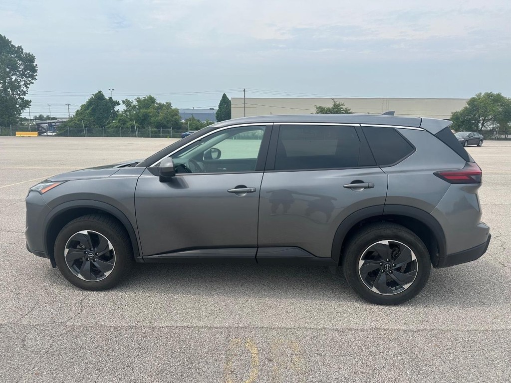 Nissan Rogue Vehicle Full-screen Gallery Image 6