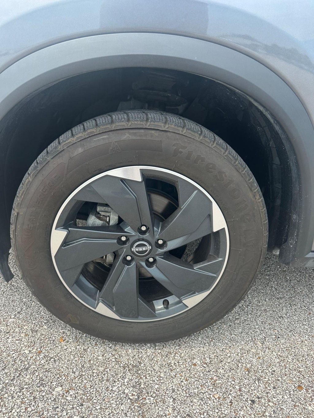 Nissan Rogue Vehicle Full-screen Gallery Image 9