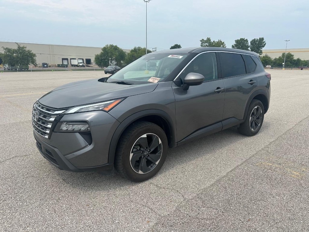 Nissan Rogue Vehicle Full-screen Gallery Image 11