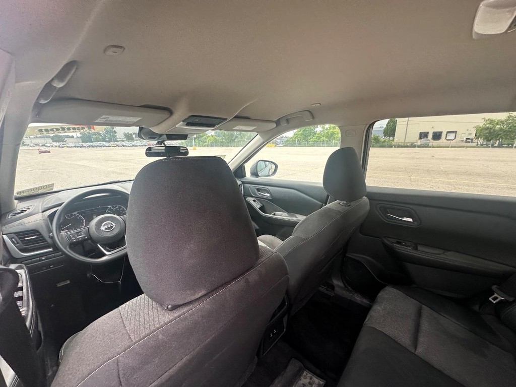Nissan Rogue Vehicle Full-screen Gallery Image 12