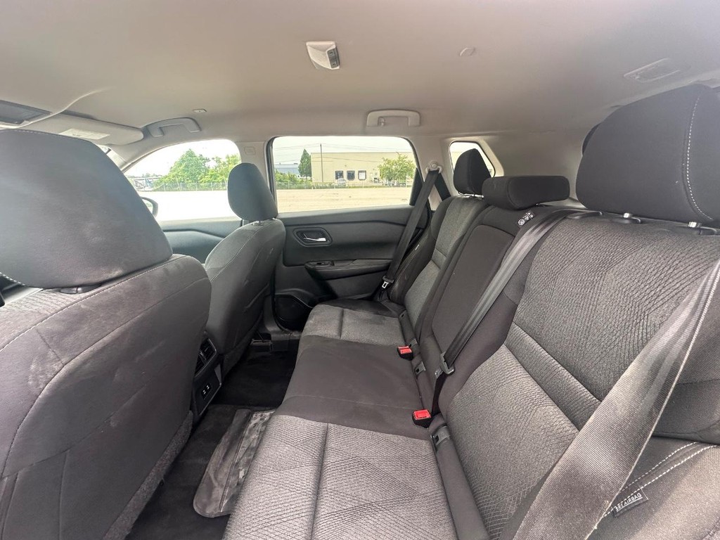 Nissan Rogue Vehicle Full-screen Gallery Image 13