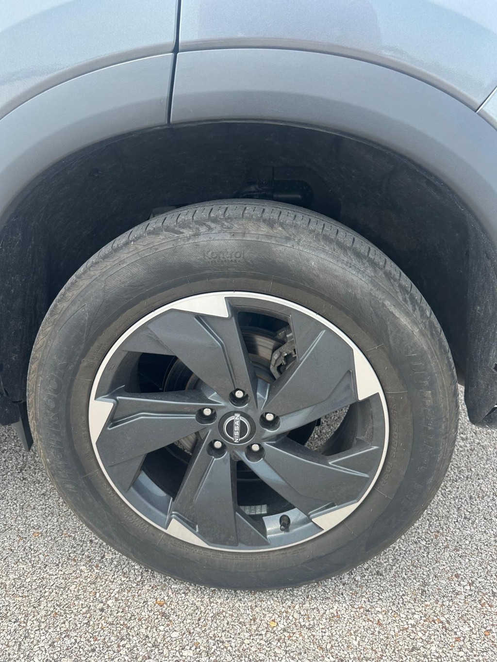 Nissan Rogue Vehicle Full-screen Gallery Image 14