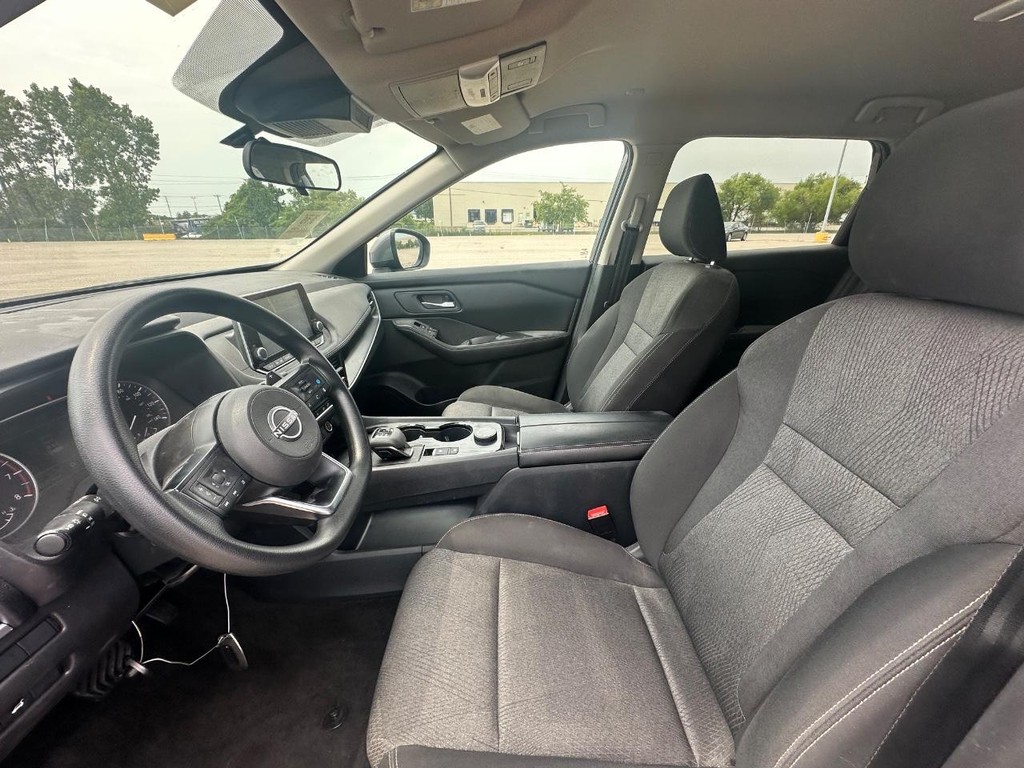 Nissan Rogue Vehicle Full-screen Gallery Image 17