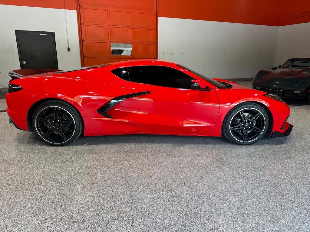 Chevrolet Corvette Vehicle Full-screen Gallery Image 02