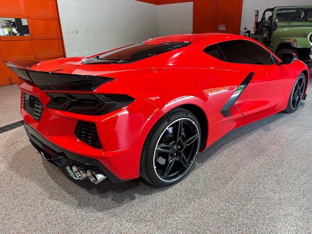 Chevrolet Corvette Vehicle Full-screen Gallery Image 05
