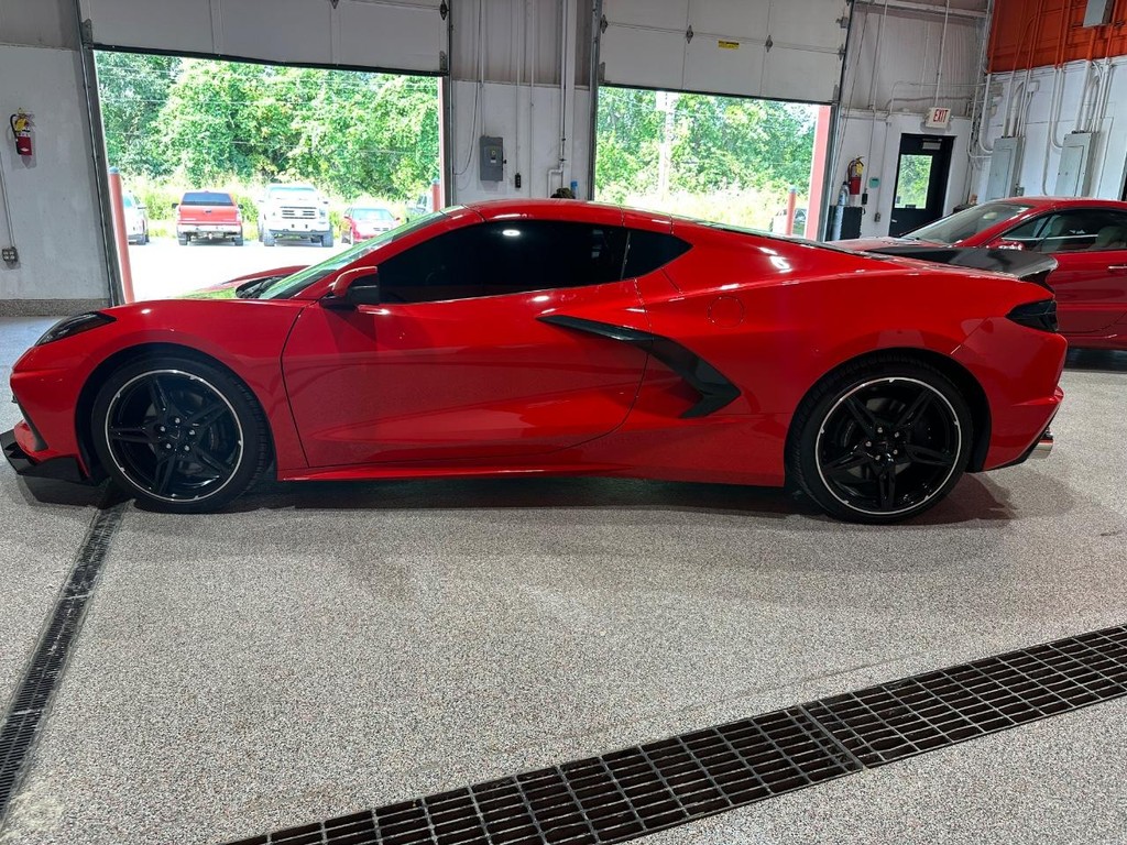 Chevrolet Corvette Vehicle Full-screen Gallery Image 08