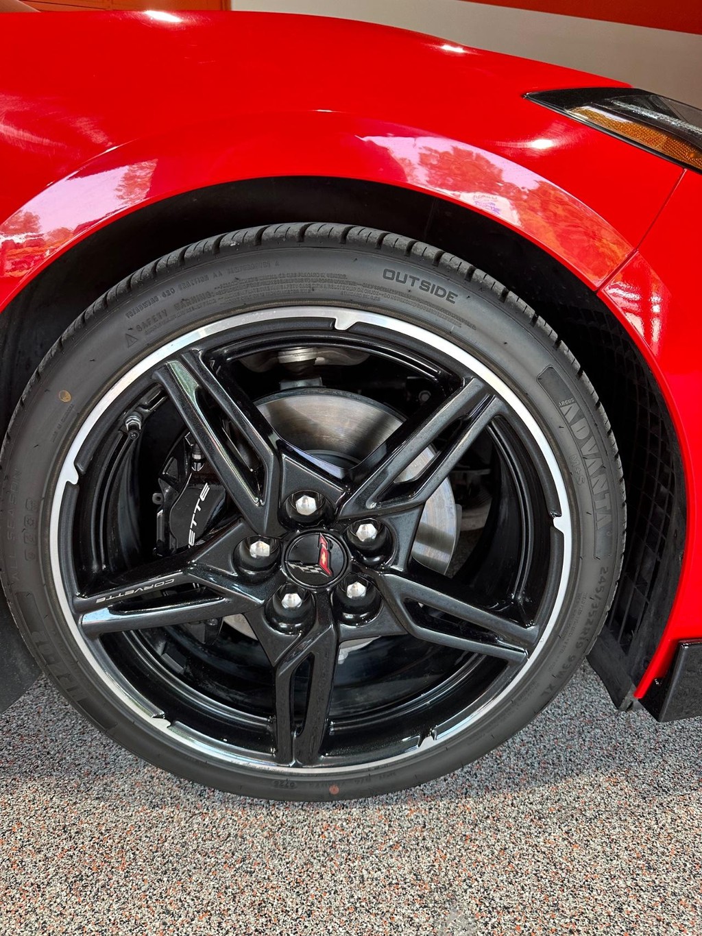 Chevrolet Corvette Vehicle Full-screen Gallery Image 11