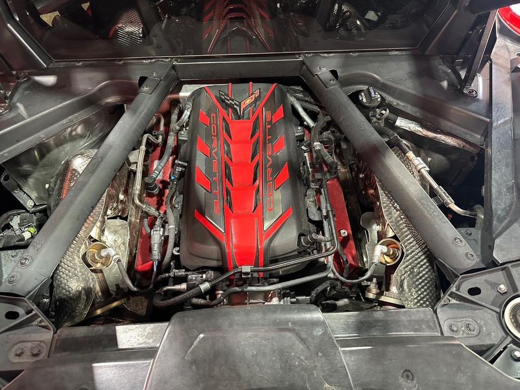 Chevrolet Corvette Vehicle Full-screen Gallery Image 12